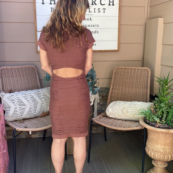 NWT Aura beautiful bodycon stretchy dress with beautiful ruching.Open sexy back - Picture 3 of 9